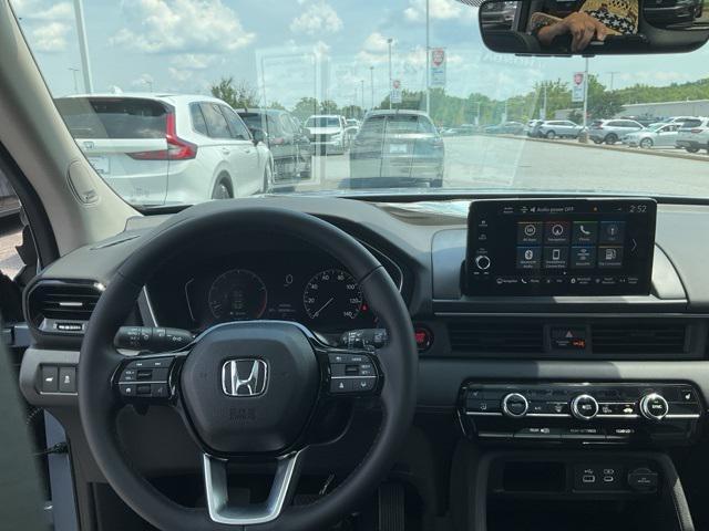new 2025 Honda Pilot car, priced at $45,835