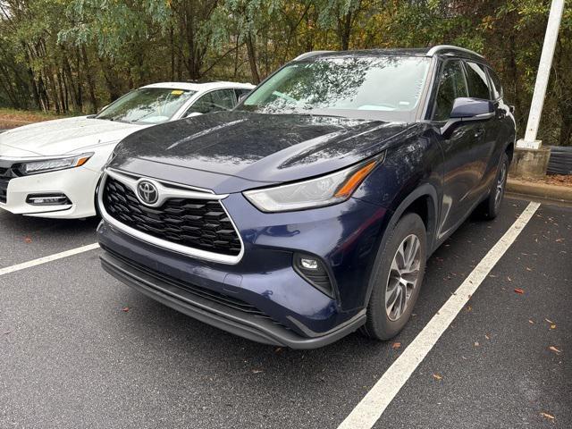 used 2022 Toyota Highlander car, priced at $35,916