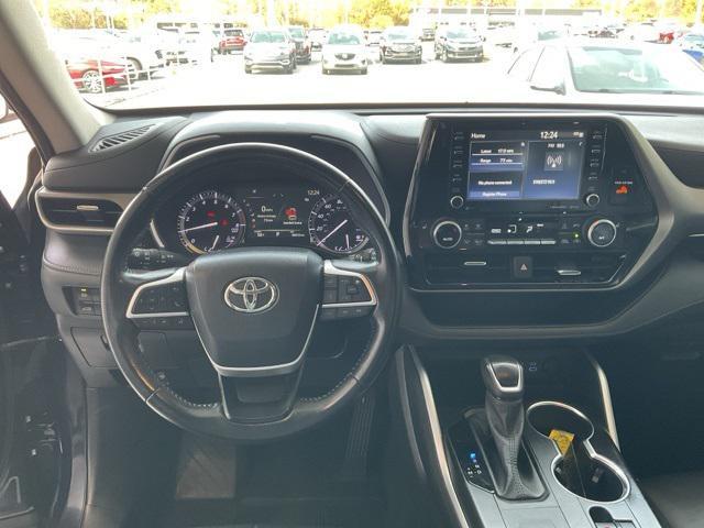 used 2022 Toyota Highlander car, priced at $33,385