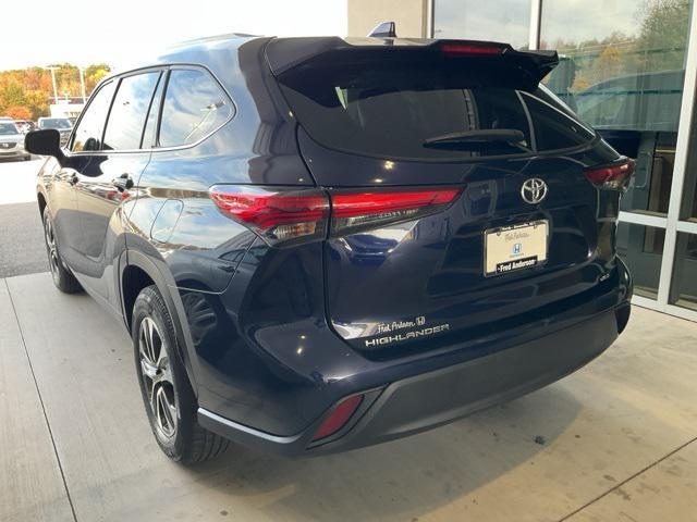 used 2022 Toyota Highlander car, priced at $33,385