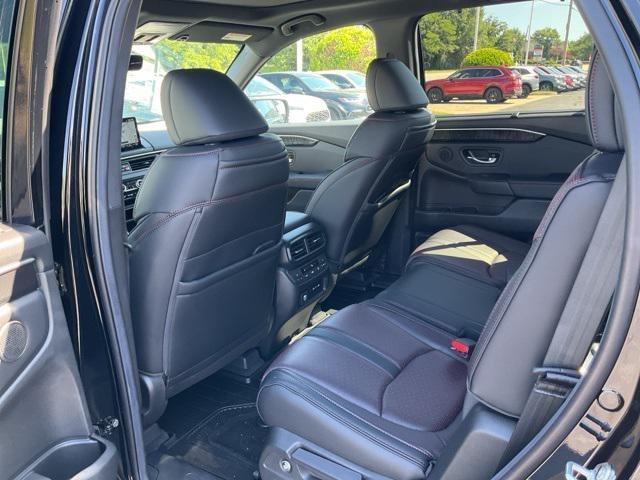 new 2025 Honda Pilot car, priced at $53,990