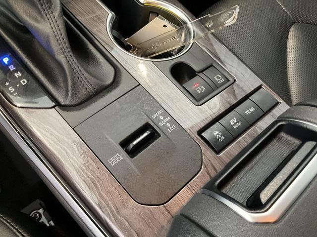 used 2021 Toyota Highlander Hybrid car, priced at $33,002