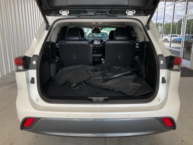 used 2021 Toyota Highlander Hybrid car, priced at $33,002