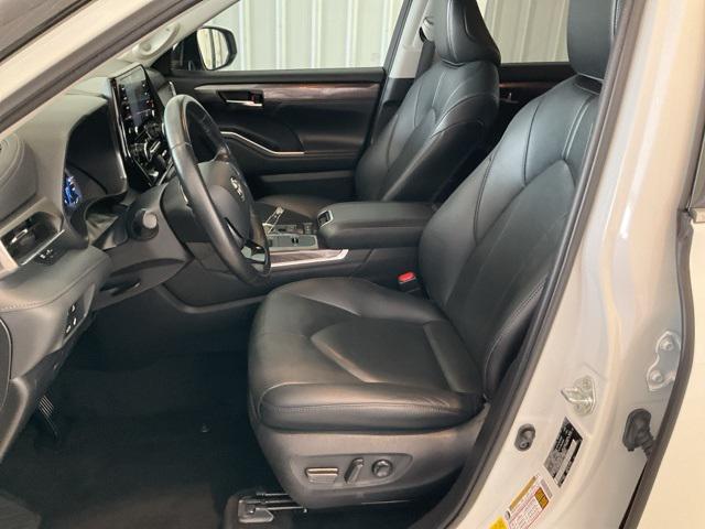 used 2021 Toyota Highlander Hybrid car, priced at $33,002