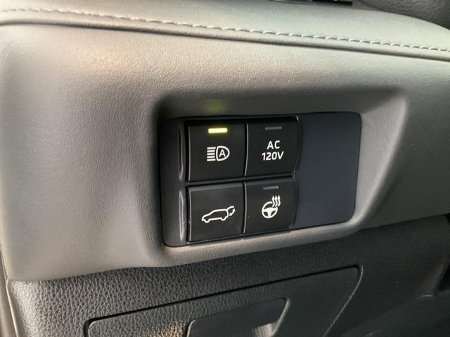 used 2021 Toyota Highlander Hybrid car, priced at $33,002