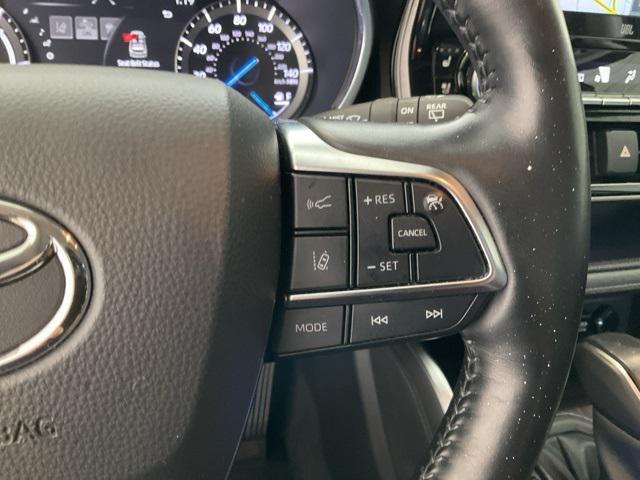 used 2021 Toyota Highlander Hybrid car, priced at $33,002