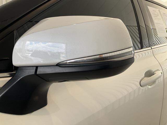 used 2021 Toyota Highlander Hybrid car, priced at $33,002