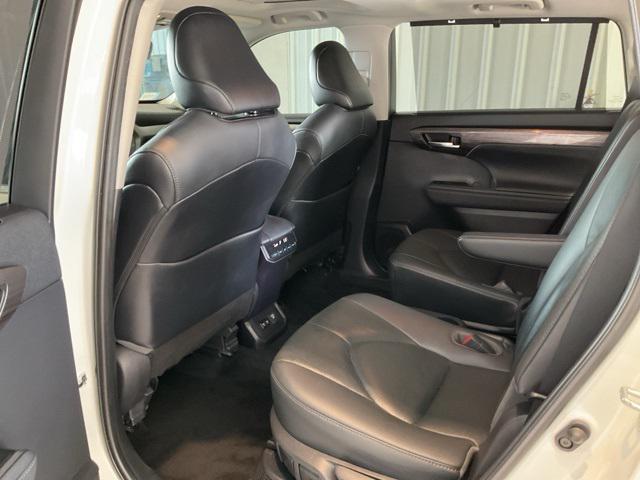 used 2021 Toyota Highlander Hybrid car, priced at $33,002
