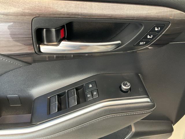 used 2021 Toyota Highlander Hybrid car, priced at $33,002