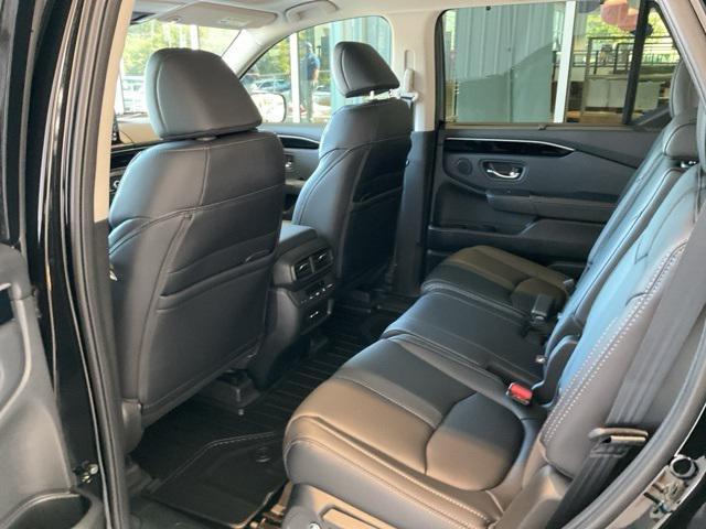 new 2025 Honda Pilot car, priced at $47,939