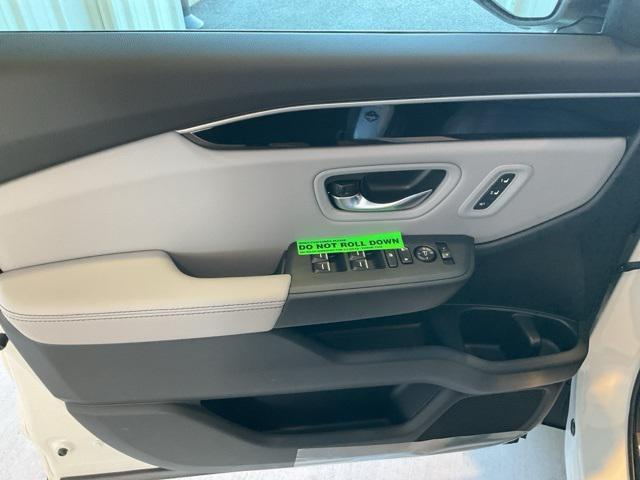 new 2025 Honda Pilot car, priced at $42,841