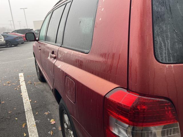 used 2005 Toyota Highlander car, priced at $5,995