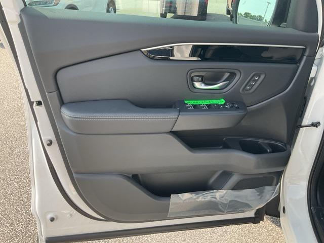 new 2025 Honda Pilot car, priced at $47,834