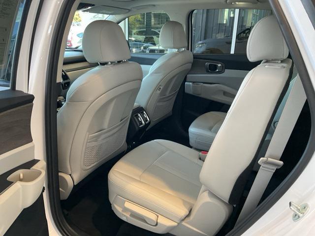 used 2023 Kia Sorento car, priced at $30,307