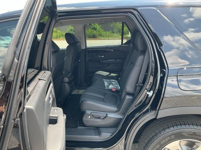 new 2025 Honda Pilot car, priced at $42,369