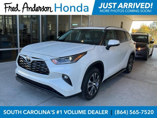 used 2021 Toyota Highlander car, priced at $29,924
