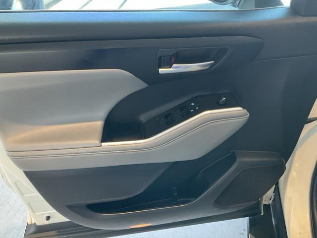 used 2021 Toyota Highlander car, priced at $29,924