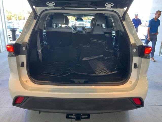 used 2021 Toyota Highlander car, priced at $29,924