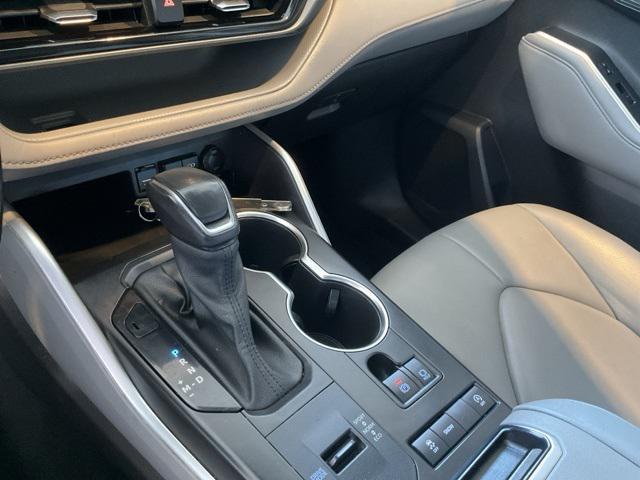 used 2021 Toyota Highlander car, priced at $29,924