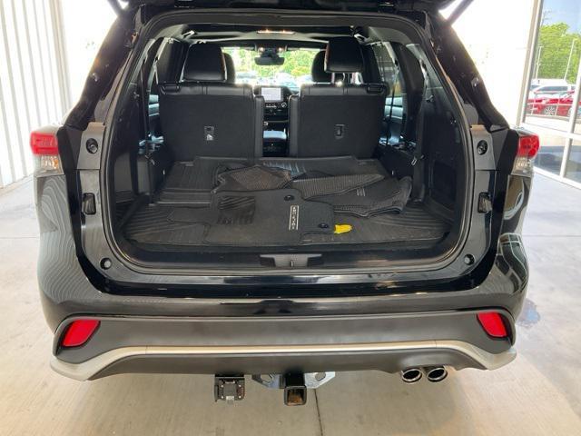 used 2022 Toyota Highlander car, priced at $35,908