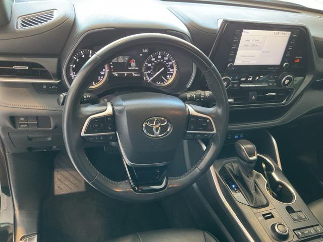 used 2022 Toyota Highlander car, priced at $35,908