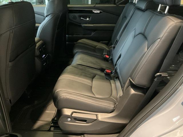 new 2025 Honda Pilot car, priced at $45,880