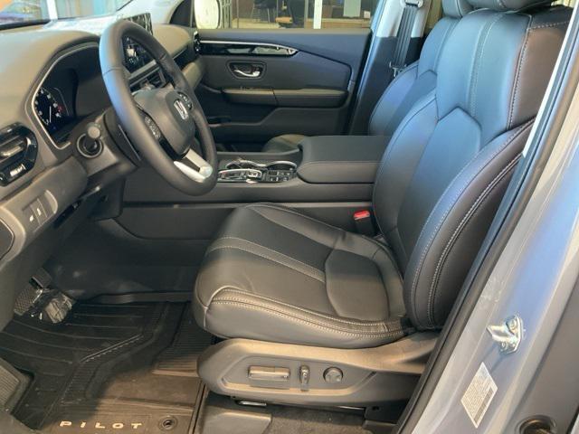 new 2025 Honda Pilot car, priced at $44,879