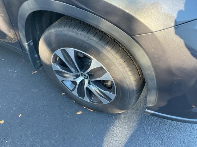 used 2020 Toyota Highlander car, priced at $27,514