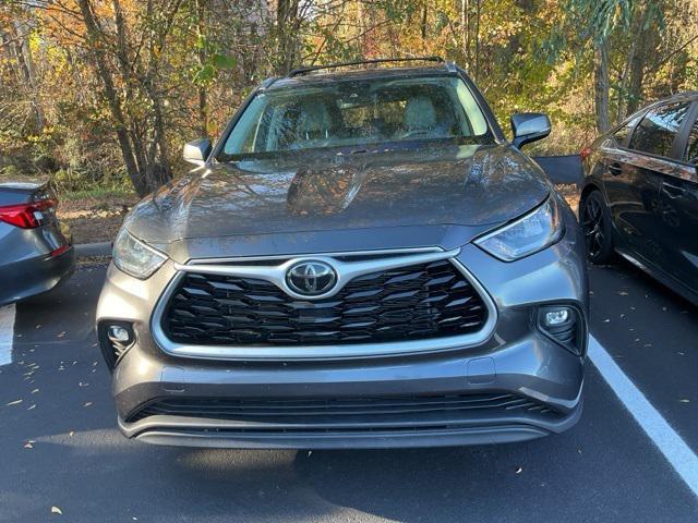 used 2020 Toyota Highlander car, priced at $27,514