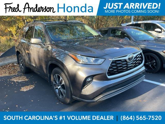 used 2020 Toyota Highlander car, priced at $27,514