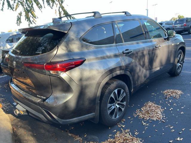 used 2020 Toyota Highlander car, priced at $27,514