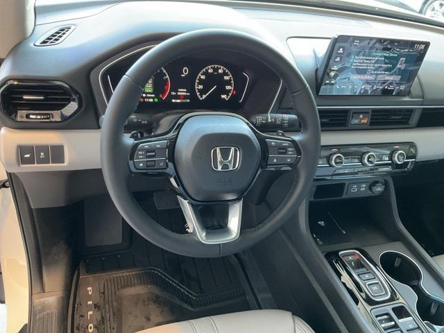 new 2025 Honda Pilot car, priced at $41,888