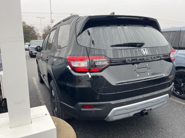 new 2025 Honda Pilot car, priced at $48,947