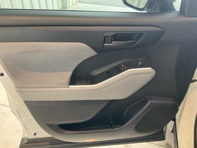 used 2023 Toyota Highlander Hybrid car, priced at $31,360