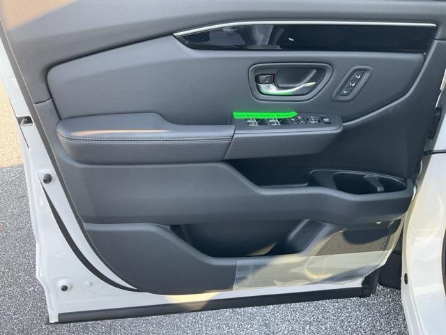new 2025 Honda Pilot car, priced at $42,796