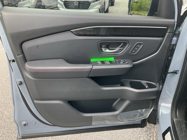 new 2025 Honda Pilot car, priced at $55,979