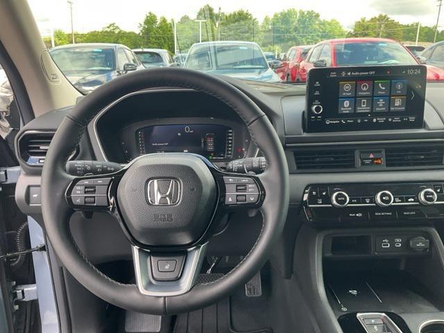 new 2025 Honda Pilot car, priced at $54,985