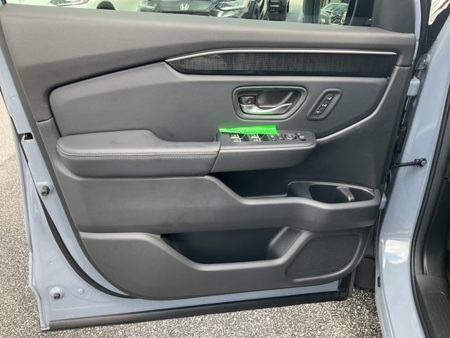 new 2025 Honda Pilot car, priced at $54,985