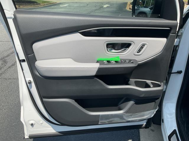 new 2025 Honda Pilot car, priced at $46,127