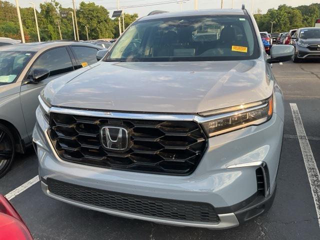 used 2025 Honda Pilot car, priced at $45,233