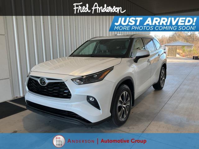 used 2022 Toyota Highlander car, priced at $35,600