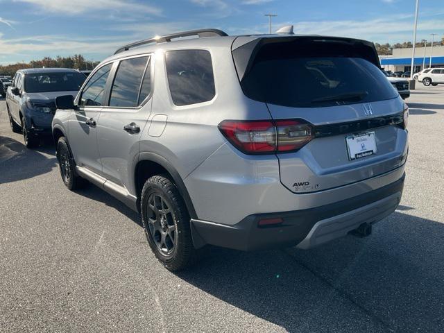 new 2025 Honda Pilot car, priced at $49,747