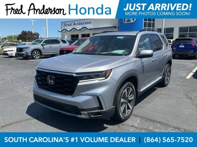 new 2025 Honda Pilot car, priced at $45,409