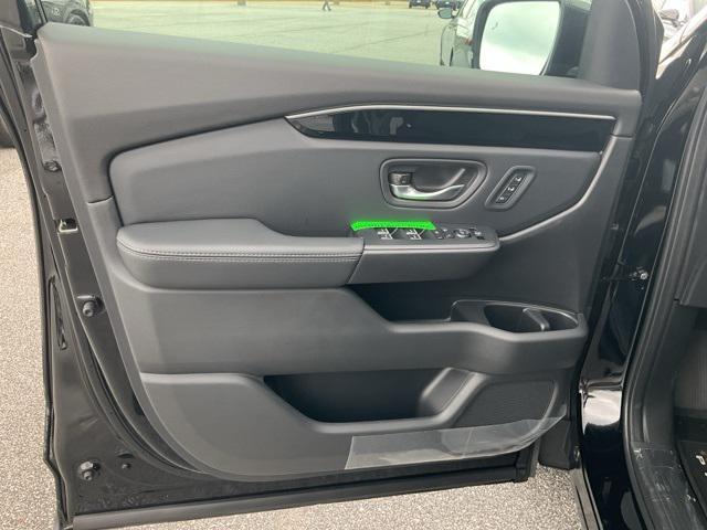 new 2025 Honda Pilot car, priced at $48,950