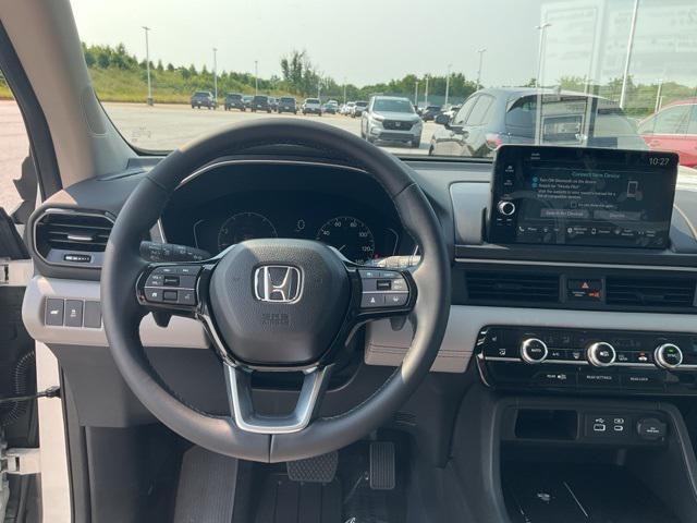 new 2025 Honda Pilot car, priced at $45,405