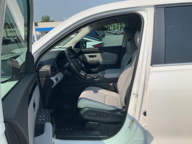 new 2025 Honda Pilot car, priced at $45,405