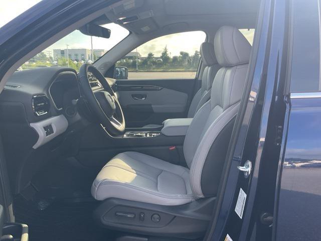 new 2025 Honda Pilot car, priced at $48,950