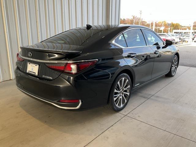 used 2021 Lexus ES 300h car, priced at $27,518