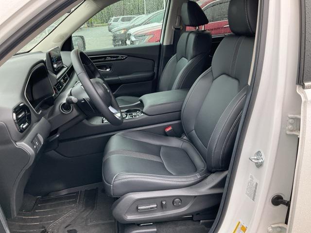 used 2025 Honda Pilot car, priced at $42,586