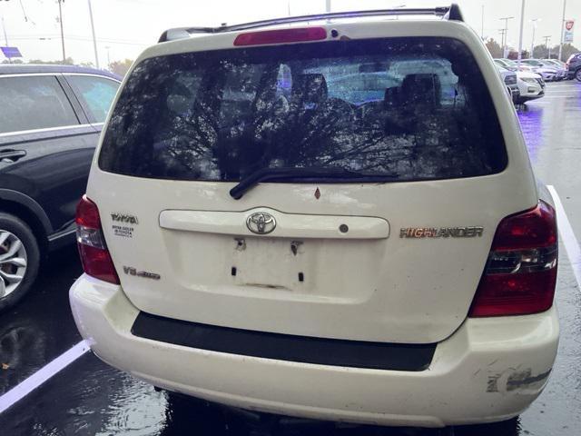 used 2005 Toyota Highlander car, priced at $6,215